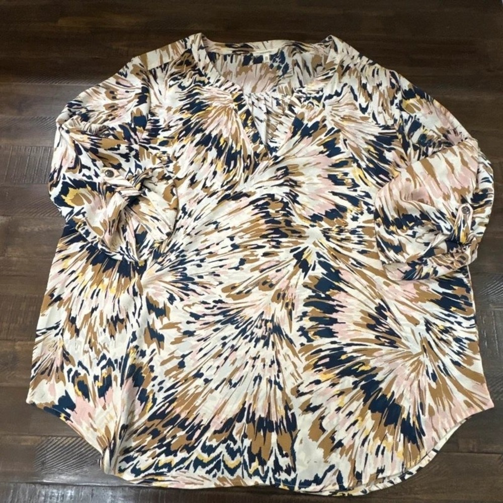 Maurices Blouse XXL Multicolor Excellent Roll Tab Sleeve Abstract V-Neck Top